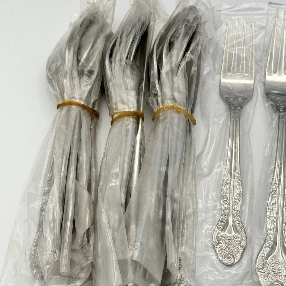 Oneida Immaculate Secretariat 20 Pc Flatware Set Service for 4 NOS Stainless